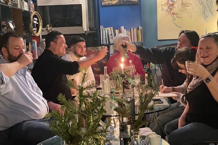 Dinner in a Bohemian Artist Apartment in Central Paris — photo 14