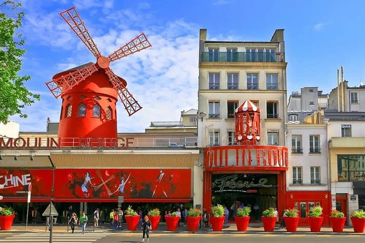 Paris: Small Group Moulin Rouge &Sacré Cœur Montmartre Tour — photo 3