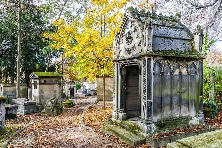 Père Lachaise Cemetery Art: Watercolor Postcard Workshop in Paris — photo 6