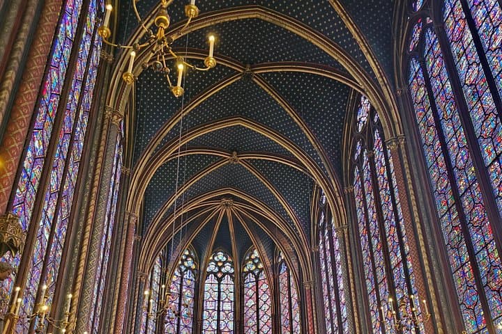 Notre Dame Paris Outdoor Tour with Crypt Entry — photo 6