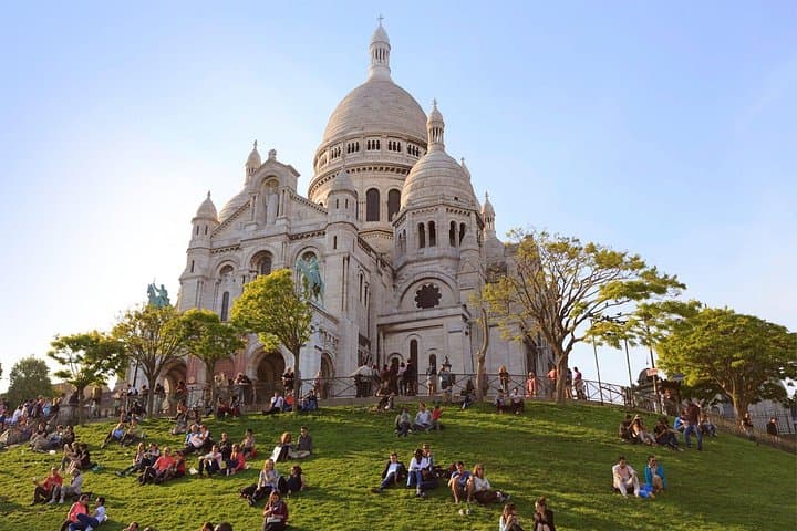 Paris: Small Group Moulin Rouge &Sacré Cœur Montmartre Tour — photo 10