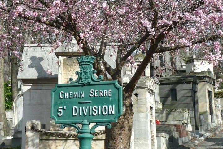 Père Lachaise Cemetery Art: Watercolor Postcard Workshop in Paris — photo 3