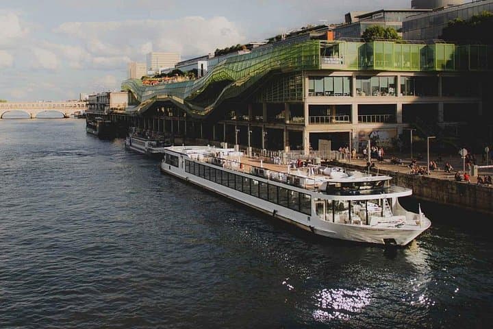 Paris Gourmet Dinner Seine River Cruise with Singer and DJ Set — photo 12