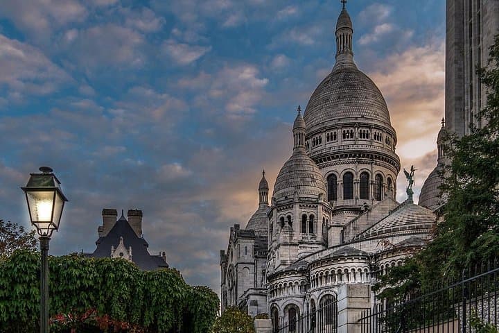 Montmartre Marvels Private Tour including Renoir Gardens Entrance — photo 12