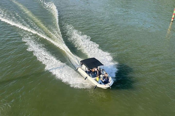 Private cruise on the Seine with Happy Cruise in Paris — photo 2