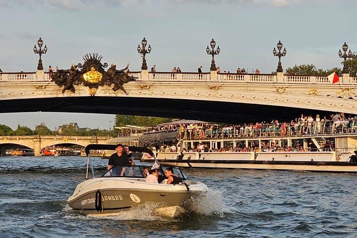 Private cruise on the Seine with Happy Cruise in Paris — photo 1