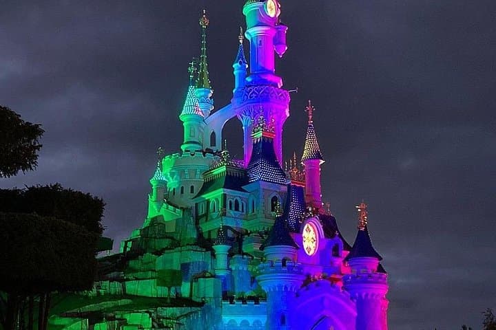 VAN and Sedan Transfers CDG Airports Disney Asterix Paris — photo 6