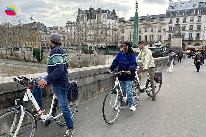 Paris City Highlights Private Guided Bike Tour with Photo Stops — photo 3