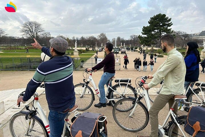 Paris City Highlights Private Guided Bike Tour with Photo Stops — photo 4