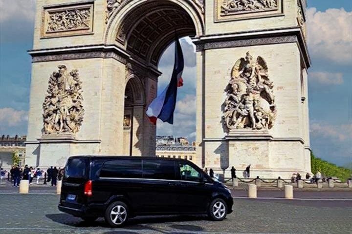 Full Day Private Tour of Paris in a Van with photoshoot included — photo 2