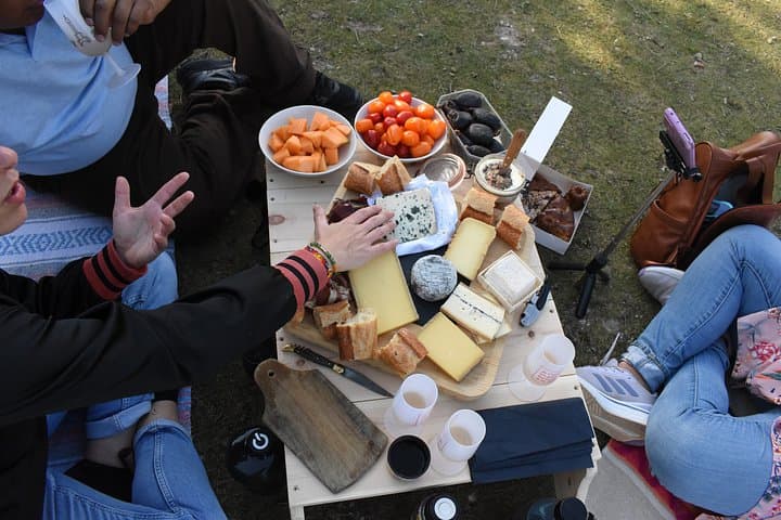Private Picnic around a lake in Paris by a French chef — photo 4
