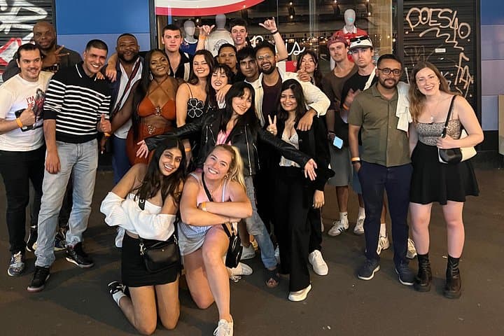 Paris: Social Pub Crawl – Come Alone, Leave With Friends — photo 5
