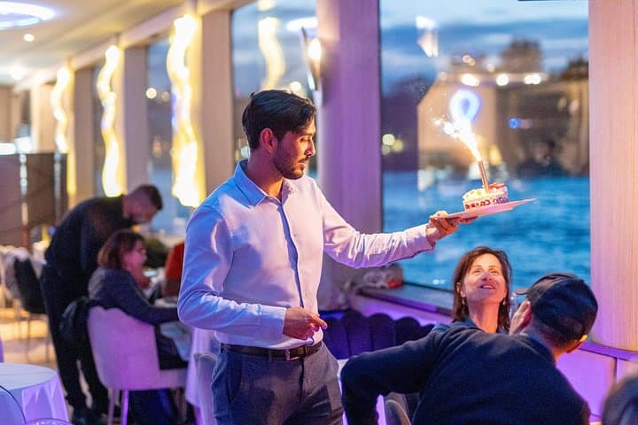 Paris Gourmet Dinner Seine River Cruise with Singer and DJ Set — photo 8