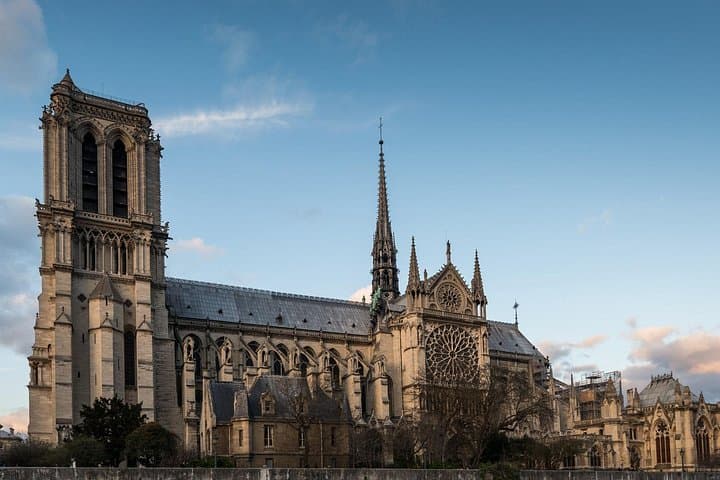 Notre Dame Paris Outdoor Tour with Crypt Entry — photo 1
