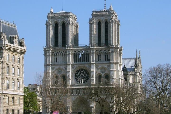 Notre Dame Paris Outdoor Tour with Crypt Entry — photo 3
