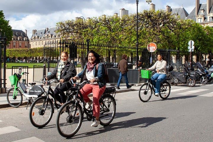 Best of Paris Small Group E-bike Guided tour (w/ optional Cruise) — photo 9