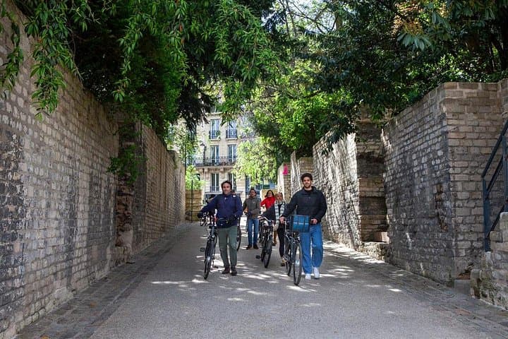 Best of Paris Small Group E-bike Guided tour (w/ optional Cruise) — photo 2