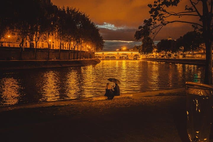 Paris Darkest Tales A Night of Secrets and Legendary Bar Tour — photo 4