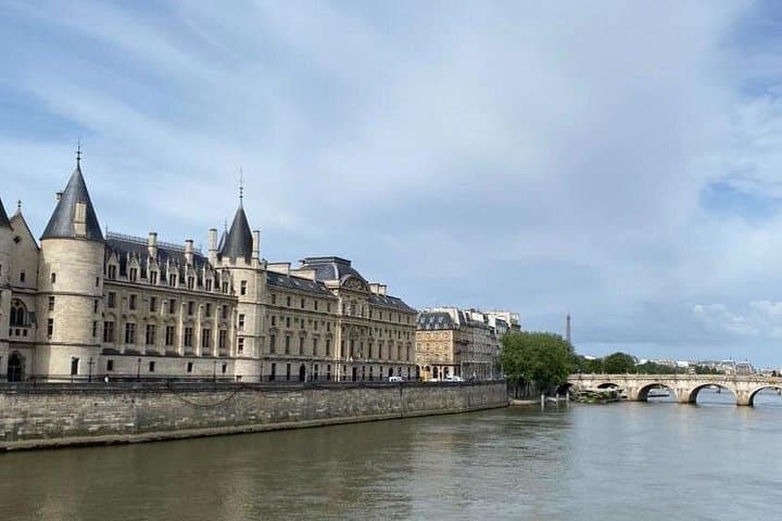 How Paris Became Paris: Notre-Dame to the Louvre — photo 13