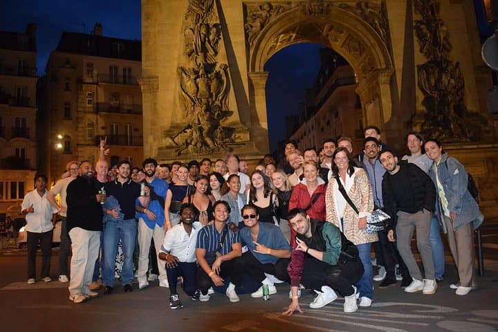 Paris: Social Pub Crawl – Come Alone, Leave With Friends — photo 3