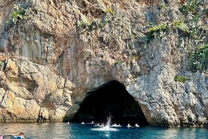 Boat tour guided from Nice to Monaco with snorkeling