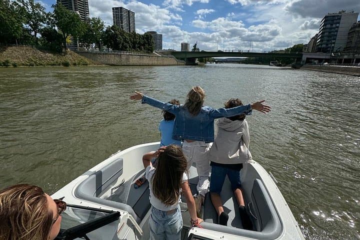 Private cruise on the Seine with Happy Cruise in Paris — photo 18
