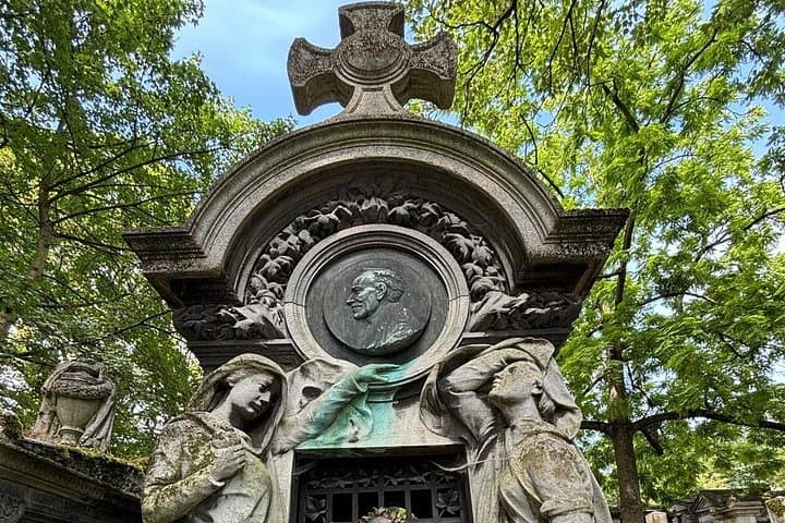 Père Lachaise Cemetery Private Tour — photo 9