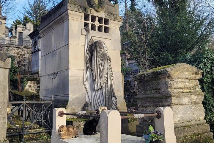 Père Lachaise Cemetery Private Tour — photo 10