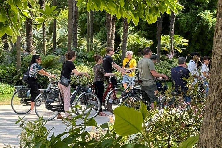 3-Hour Bordeaux E-Bike Tour in English by Monsieur Bacchus
