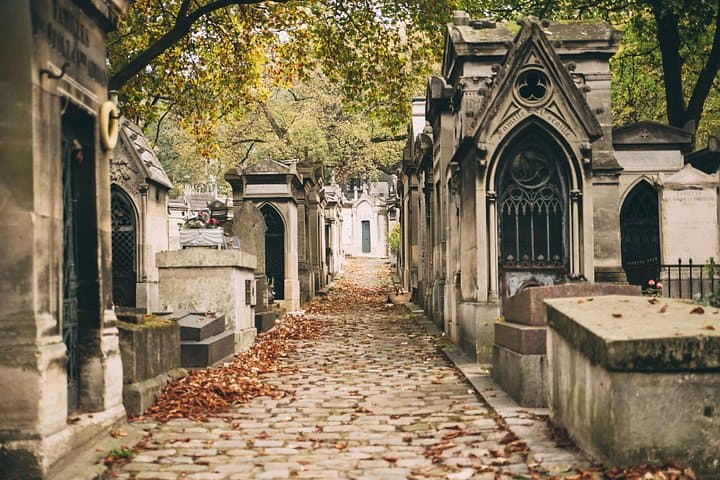 Paris: Famous Graves of Pere Lachaise Cemetery Guided Tour — photo 2