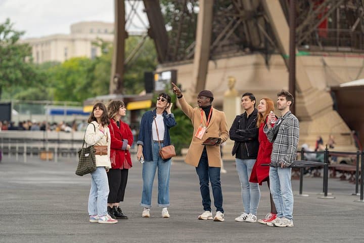 Eiffel Tower Guided Tour to the Summit, Small Group of Max 10 — photo 3