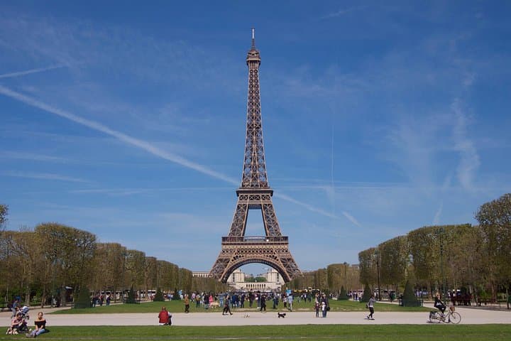 Eiffel Tower Guided Tour to the Summit, Small Group of Max 10 — photo 8