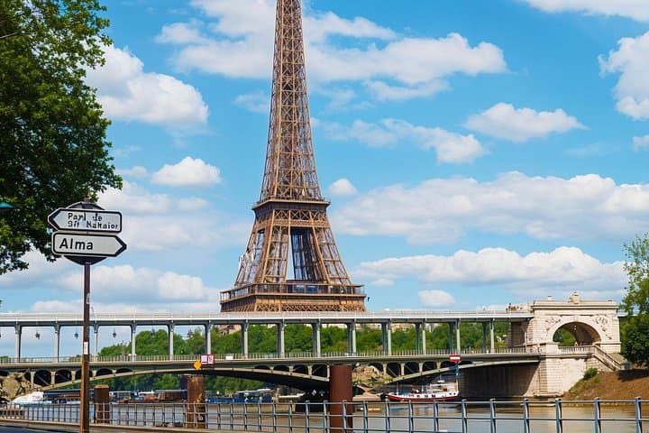 Explore Paris on a Side Car with a Local — photo 3