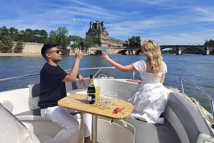Paris Private Seine River Cruise with your Captain Guide — photo 15