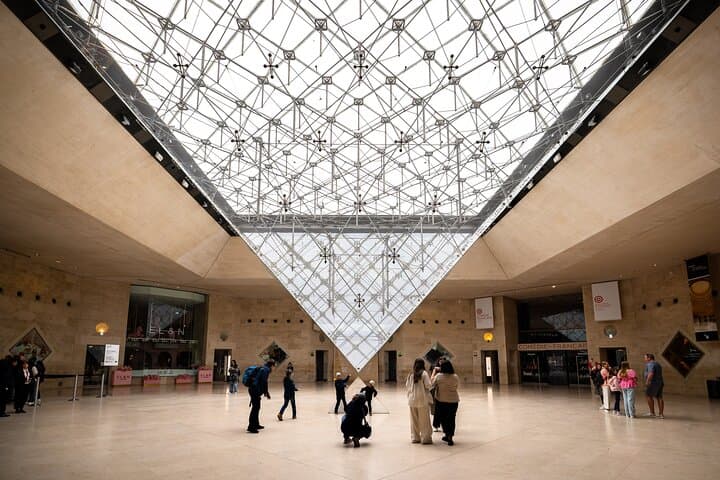 Louvre Museum Masterpieces Guided Tour with Access — photo 4