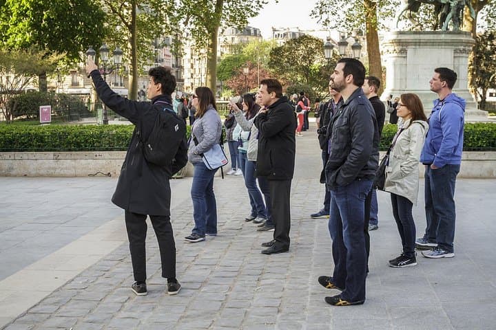 Notre Dame Interior & Île de la Cité Semi Private Guided Tour — photo 2