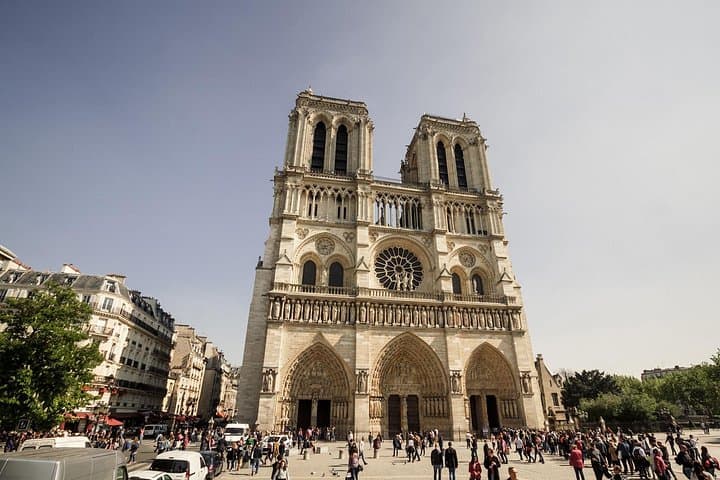 Notre Dame Interior & Île de la Cité Semi Private Guided Tour — photo 6