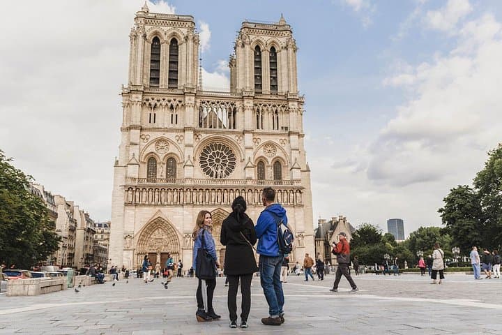 Notre Dame Interior & Île de la Cité Semi Private Guided Tour — photo 1