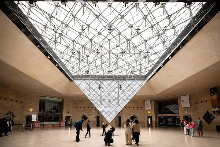 Louvre Museum Private Guided Tour with Access — photo 4
