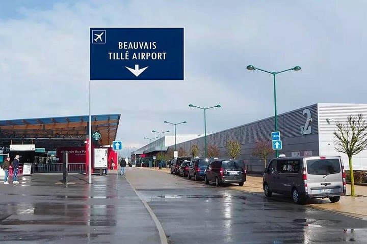 Private transfer Paris  Beauvais - One way — photo 3