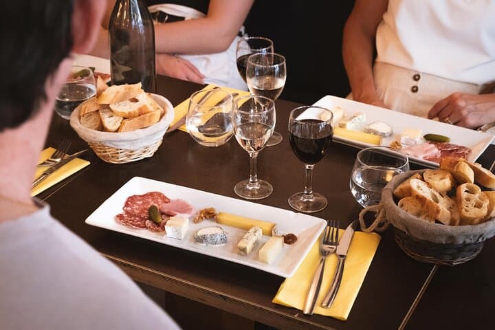 Montmartre Hill French Gourmet Food and Wine Tasting Walking Tour — photo 3