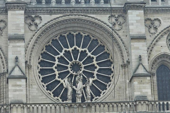 Private Notre Dame Outdoor Tour with Sainte Chapelle Entry. — photo 3