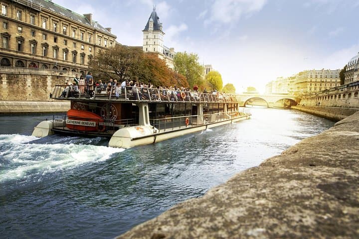 Seine River Sightseeing Cruise and Lunch at Le Bistro Parisien — photo 3