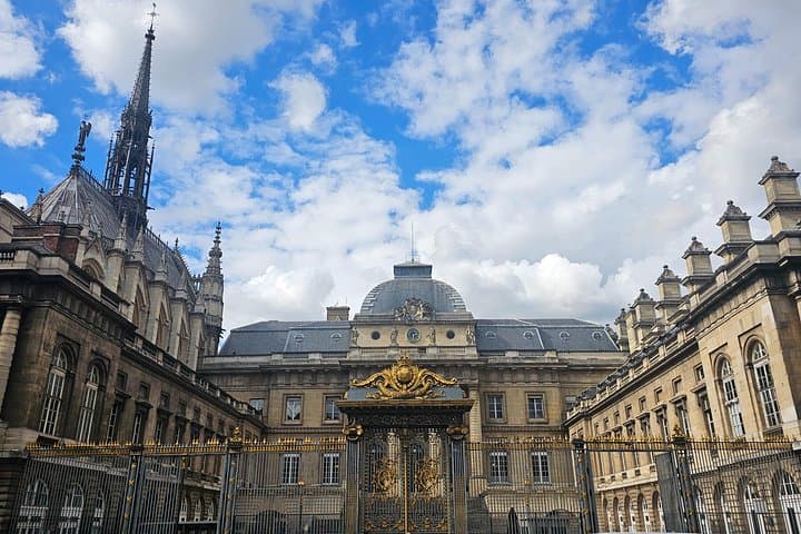 Notre Dame Outdoor Walking Tour and Entrance to Sainte Chapelle — photo 3