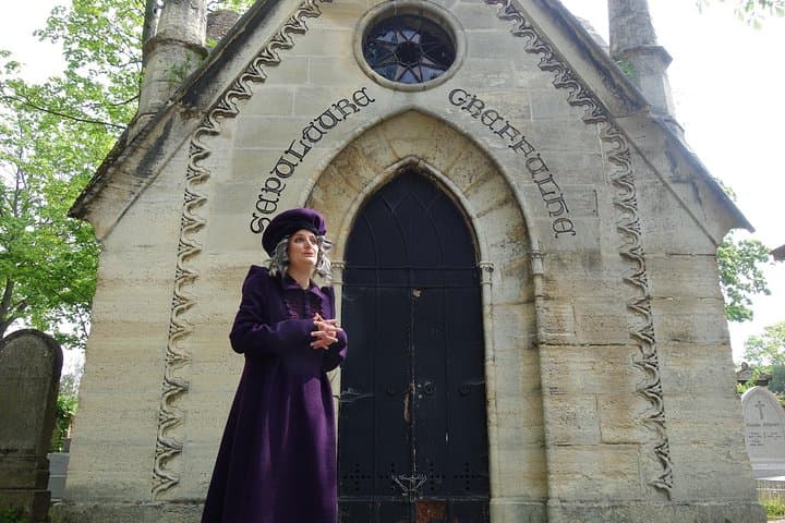 Unusual 2-hour guided tour of the Père Lachaise cemetery — photo 3