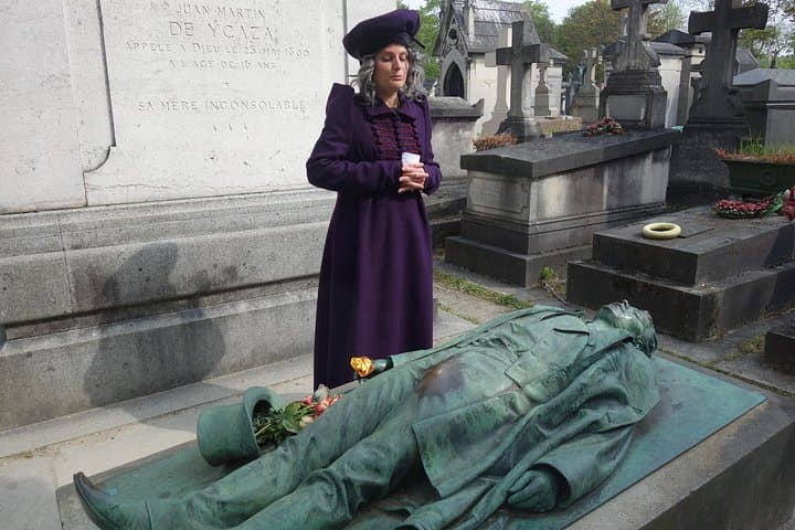 Unusual 2-hour guided tour of the Père Lachaise cemetery — photo 4