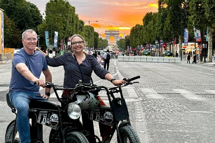 Paris Sightseeing Family Friendly Guided Electric Bike Tour — photo 18