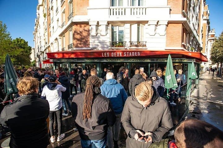 Paris Saint Germain Matchday Experience with local — photo 3