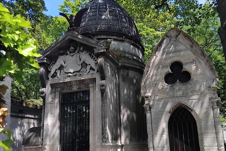 2.5 Hour Walking Tour of Père Lachaise Cemetery from Paris — photo 11