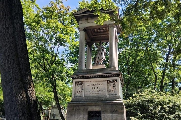 2.5 Hour Walking Tour of Père Lachaise Cemetery from Paris — photo 14